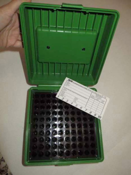 Коробочка MTM (R-100-MAG-10) изнутри с карточкой для пометок